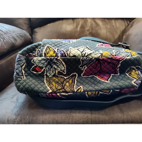 VERA BRADLEY Falling Flowers Beautiful Shoulder Bag - Picture 3 of 7